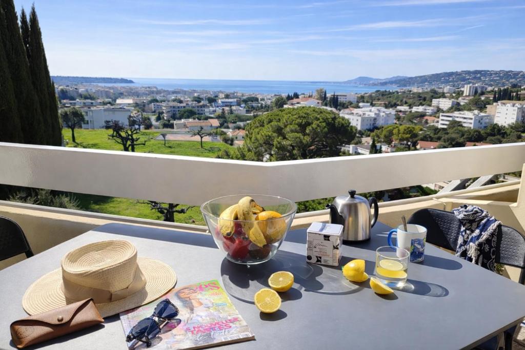 Sea View Riviera, Charmant 3 pièces vue mer panoramique, 2 chambres, 4P, PK, AC
