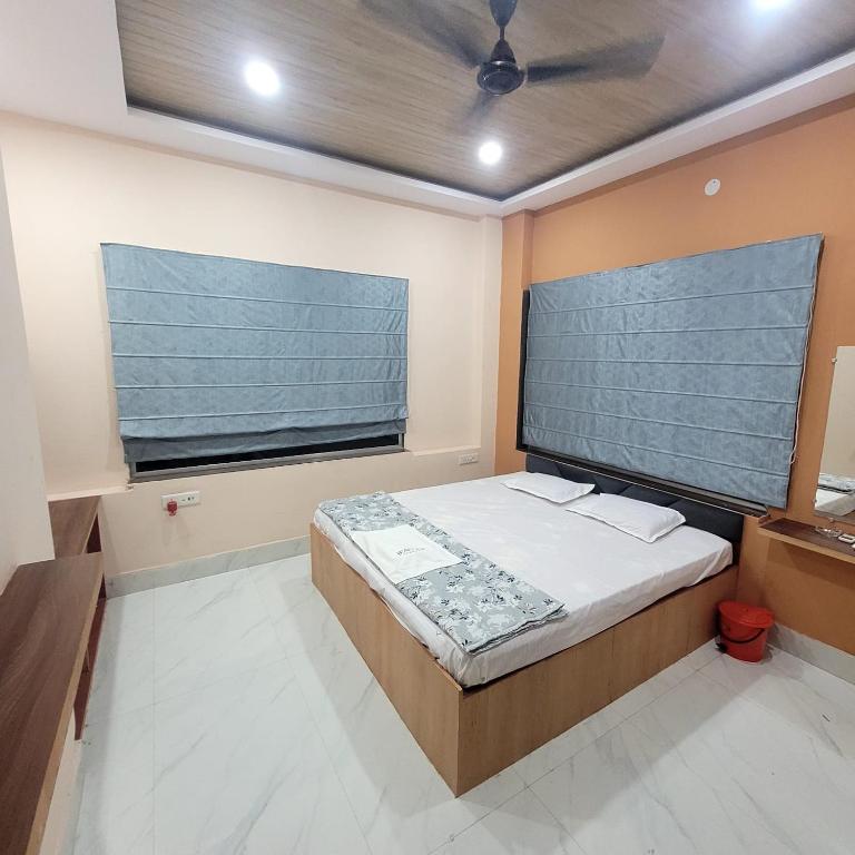 a bedroom with a bed and a large window at The Rasoi Retreat in Majnān