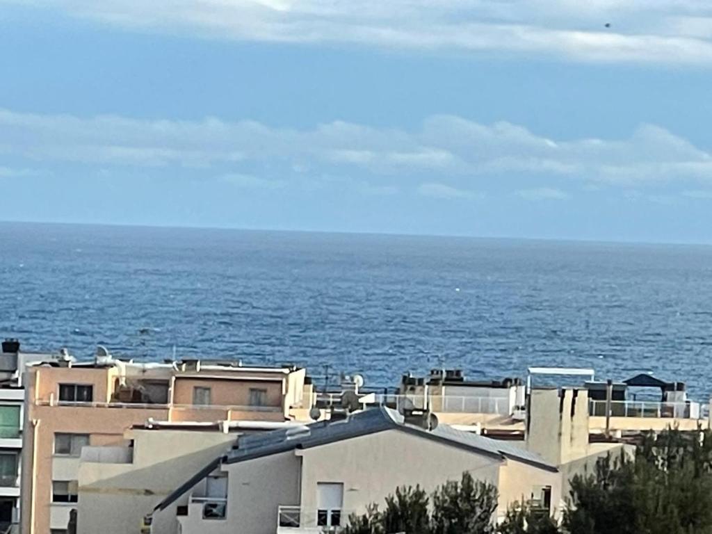 STUDIO AVEC VUE SUR MER à 5 minutes de la plage