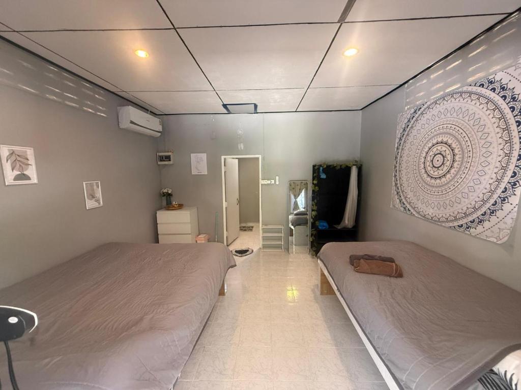 a bedroom with two beds in a room at Karaked House in Chaloklum