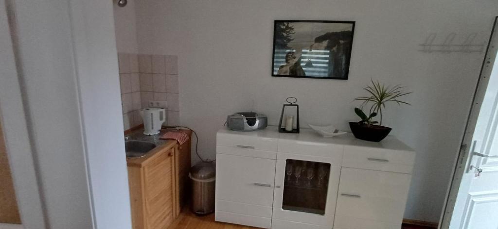 a kitchen with a sink and a white counter top at Zum Rosengarten in Rambin