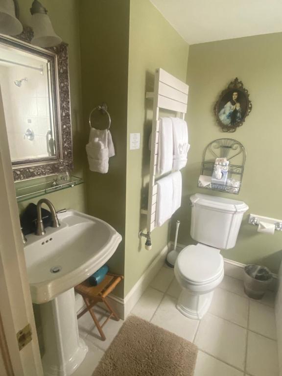 Ivy Lodge - Queen Room