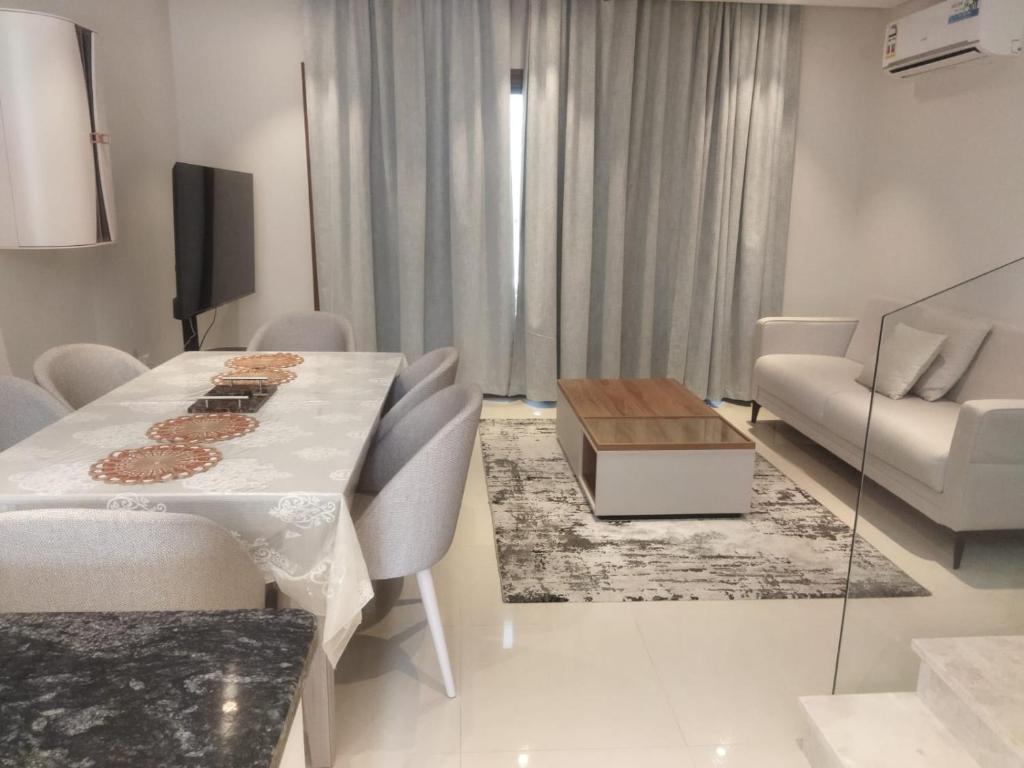 لابی و فضای عمومی Sifah Beach Front Townhouse - تصویر ۵