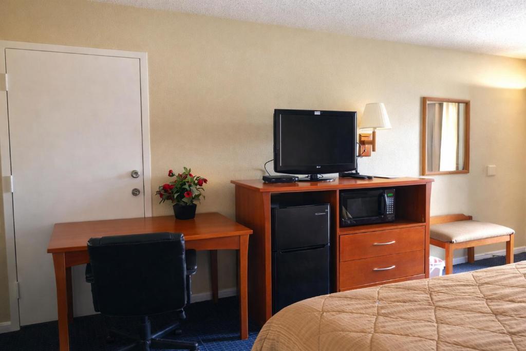 Americas Best Inn - Savannah I-95 photo