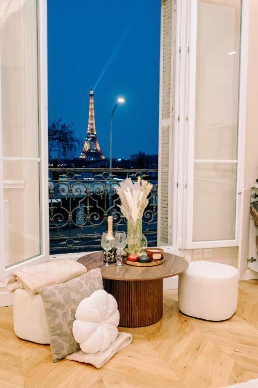 4P-1BR - Eiffel Tower View - Fully Renovated - A-C
