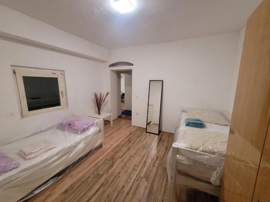 a room with two beds and a mirror at Monteurzimmer/Ferienwohnung/Pension in Siegen