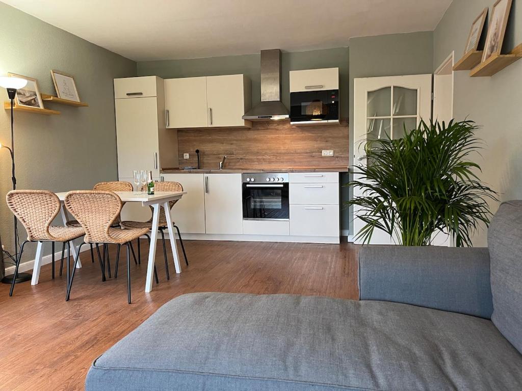 a living room with a table and a kitchen at Auszeit im alten Land 2 in Buxtehude