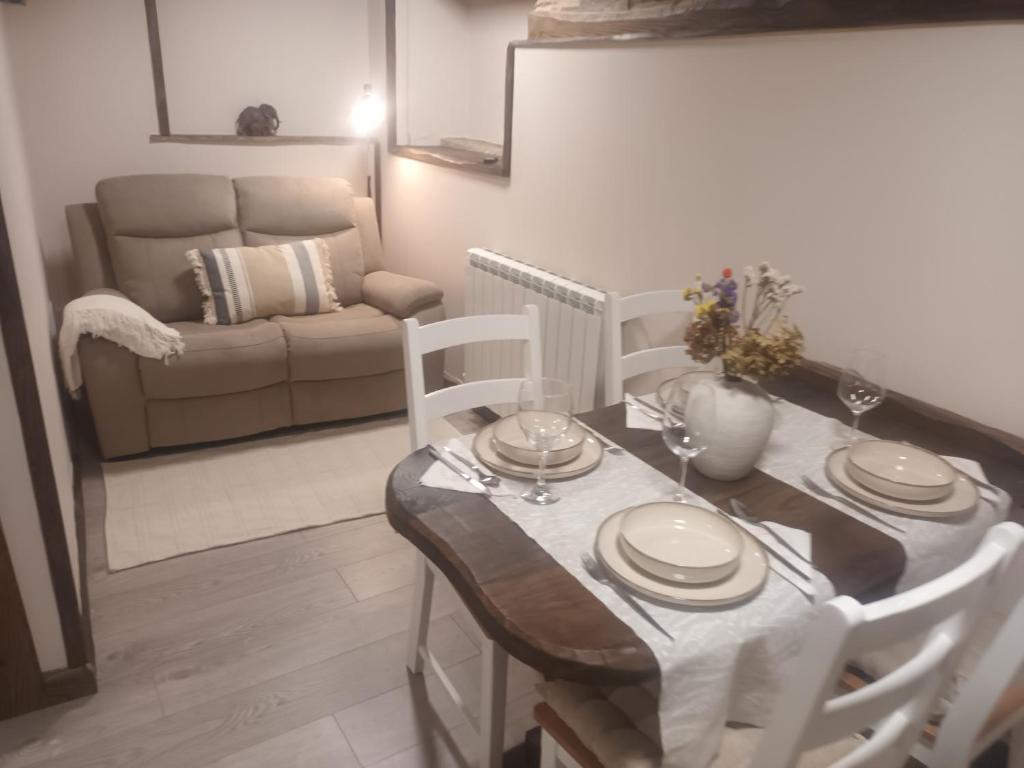 a dining room with a table and a couch at A Casa da Ponte in Lugo