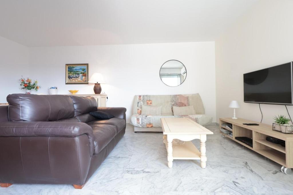 Le Poincaré - Apt 4 prs - clim - 300 m mer