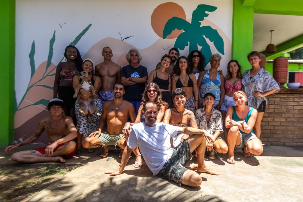 a group of people posing for a picture in front of a wall at Guava Hostel Serra Grande in Uruçuca