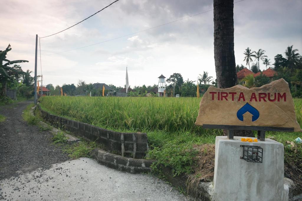 Un certificado, premio, cartel u otro documento en Tirta Arum