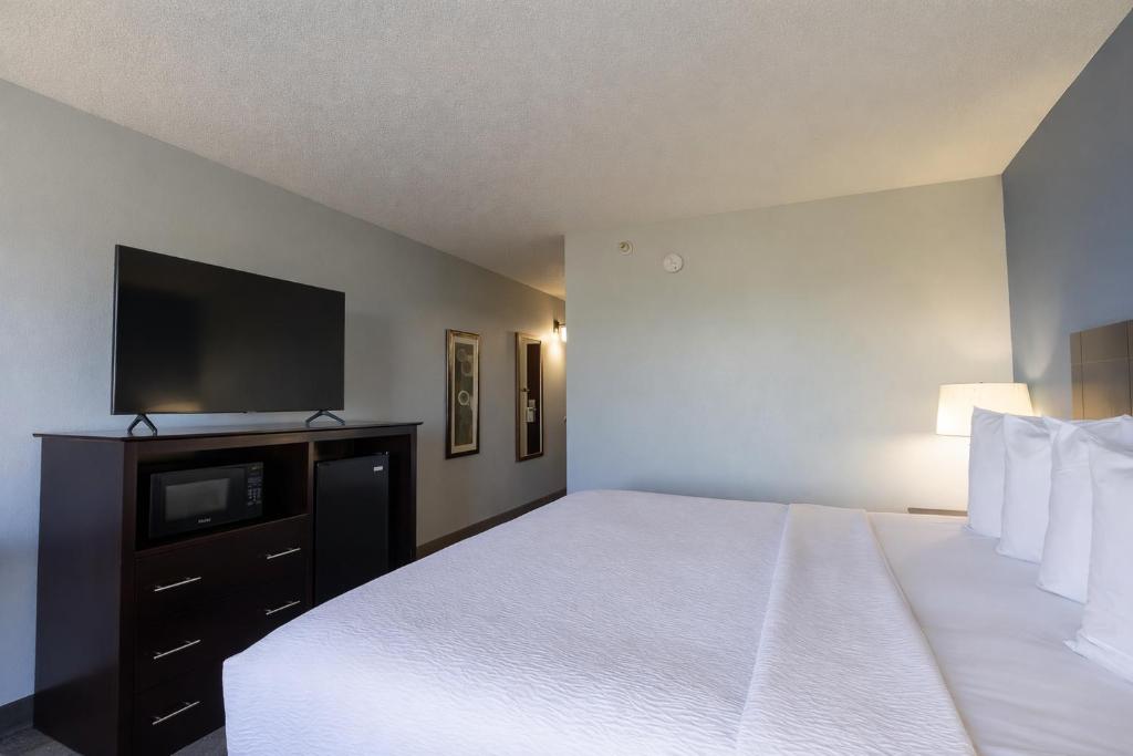 Greenfield Inn & Suites Owensboro, KY Airport photo