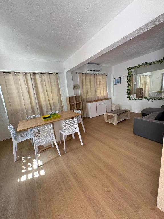 a living room with a table and chairs and a couch at Cocoon apartment with garden, quiet in Simpson Bay
