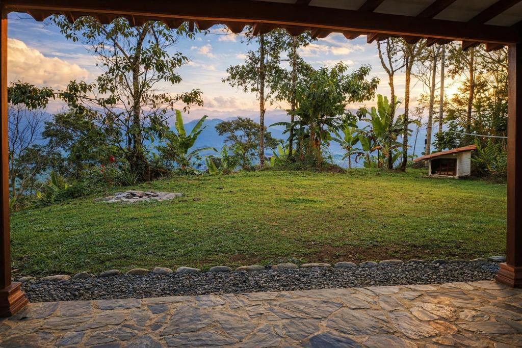 a view of the ocean from the porch of a house at Rural Cabin Among Clouds Támesis in Támesis