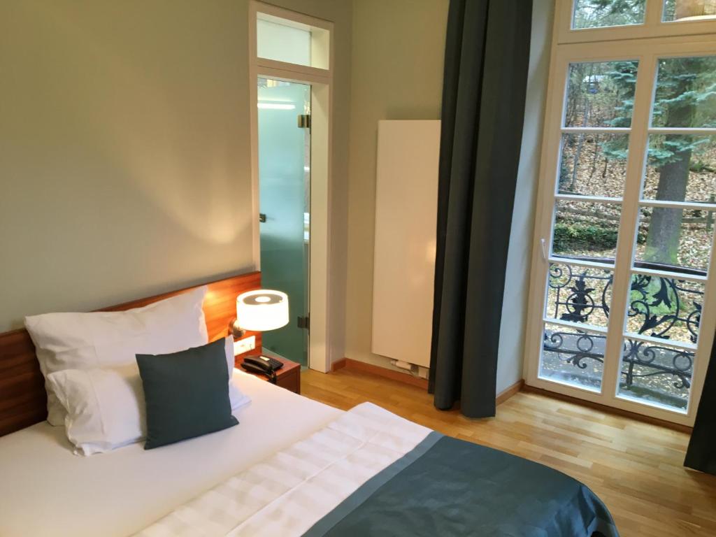 Postel nebo postele na pokoji v ubytování Hotel Schloss Rabenstein