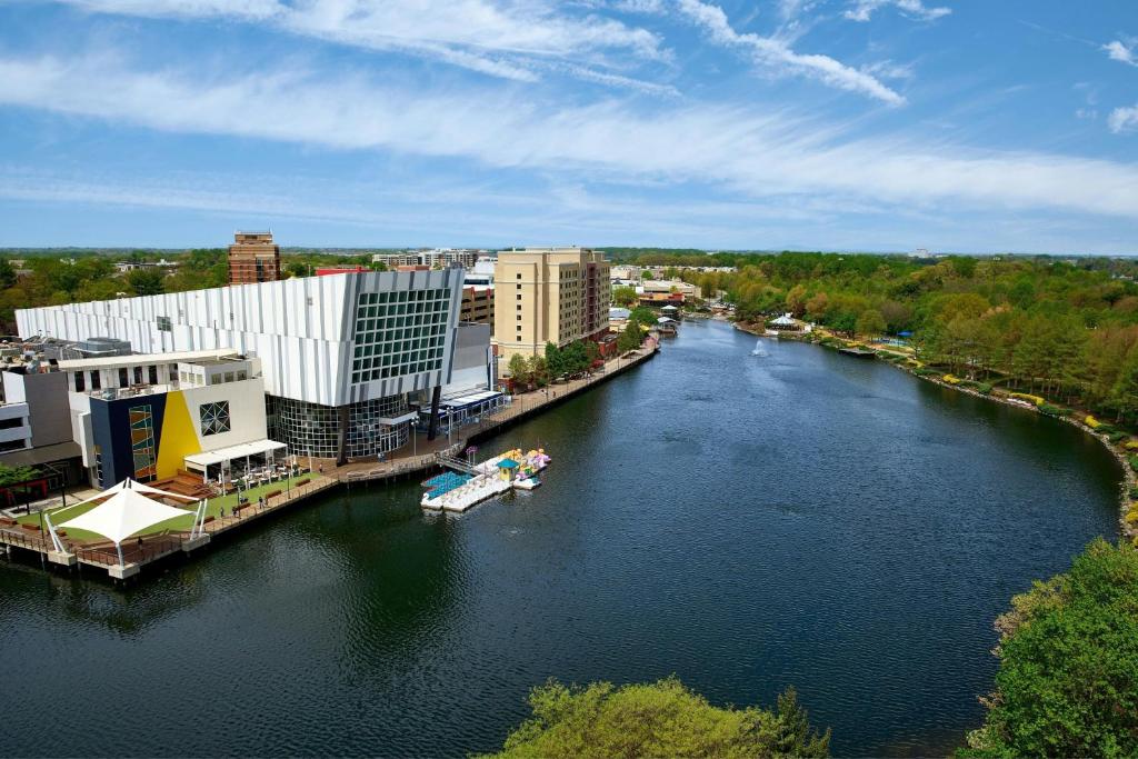 Gaithersburg Marriott Washingtonian Center - 湖景特大号床间