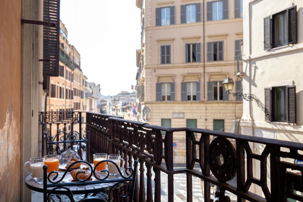 Elegant Design Two Bedroom Apartment near Spanish Steps Rome City Center