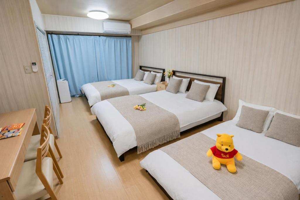 Room 204 Nishi-Shinjuku Gochome 9 minutes walk 40 square meters Sleeps up to 6 people