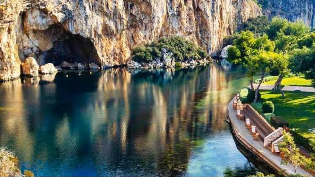 Vouliagmeni Square Residence Elegant Riviera Stay