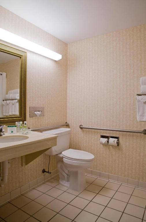 Country Inn & Suites by Radisson, Gurnee, IL photo