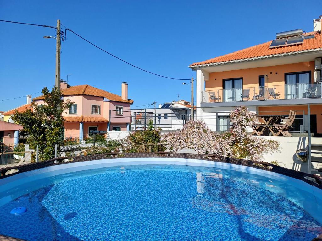 a large swimming pool in front of a building at Relax & Travel in Almada