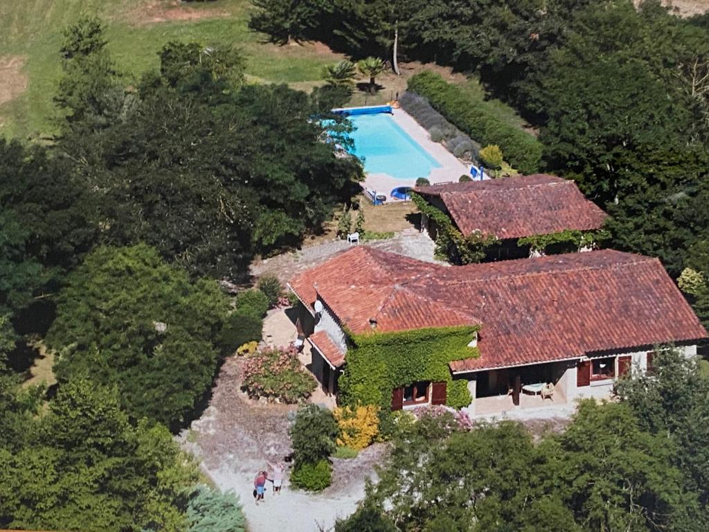an overhead view of a house and a swimming pool at A Soulas in Armous-et-Cau