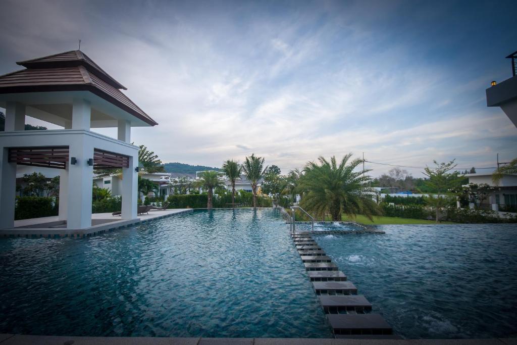 Bazén v ubytování Luxury House in Hua Hin nebo v jeho okolí