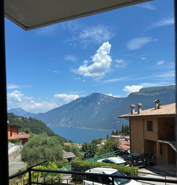 a view of a lake and mountains from a balcony at Casa Diana - Panoramablick auf den Gardasee in Pieve
