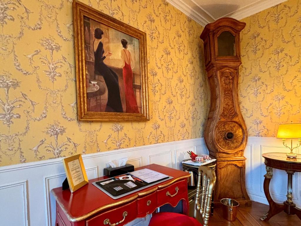 Logis Hôtel & Restaurant Chateau de la Marjolaine - Suite De Luxe