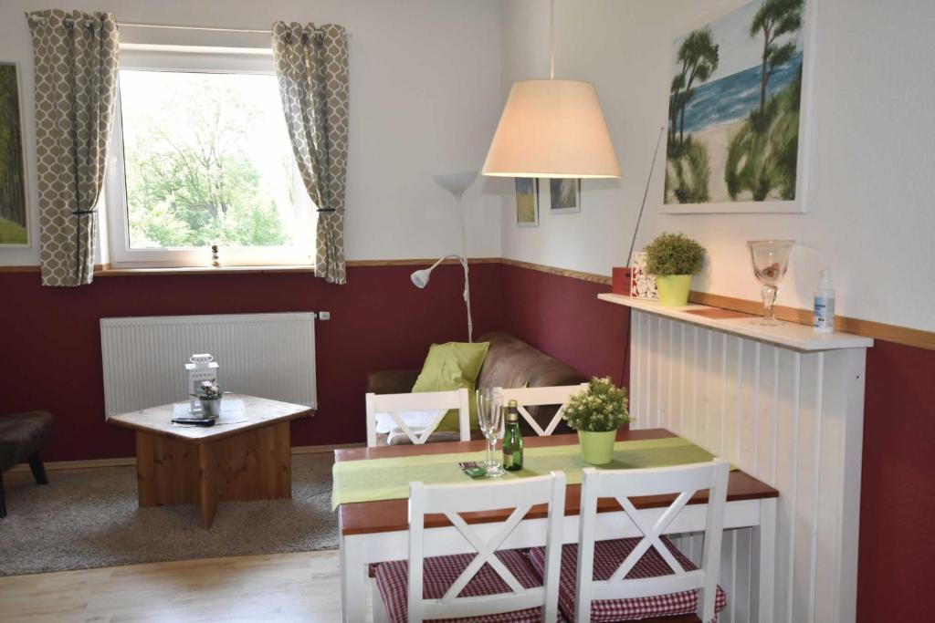 Ferienwohnung OG im roten Haus am Ostsee Radweg OVS 103