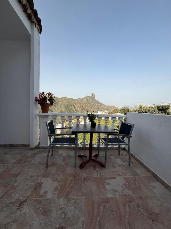 a table and chairs on a balcony with a view at Nature in Tejeda 2 in Tejeda