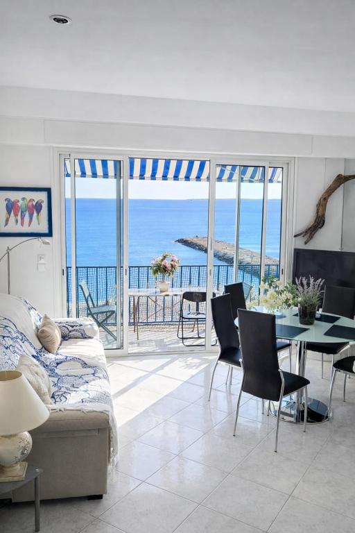 a living room with a view of the ocean at Le Reflet d'Azur - les pieds dans l'eau in Antibes