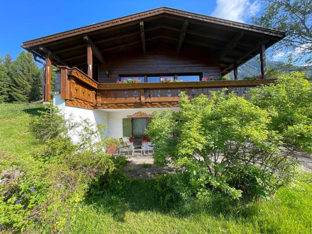 a house with a balcony on top of a hill at Chalet Villa Josi Superior Appartement 12 in Leutasch