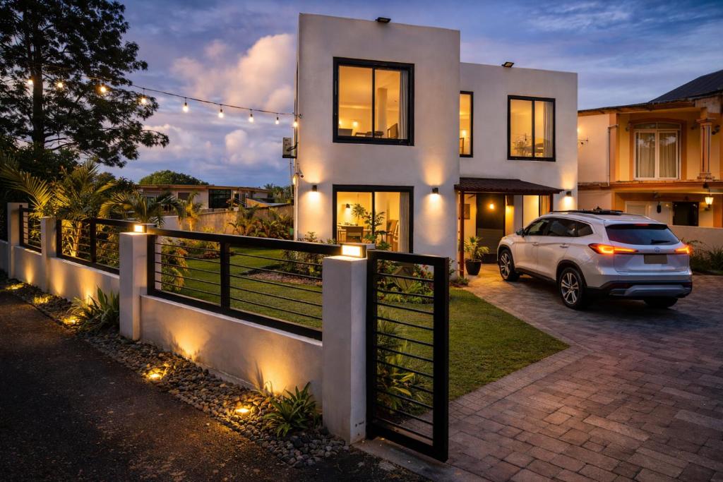 a white car parked in front of a house at Hill Venue in Coquinbourg
