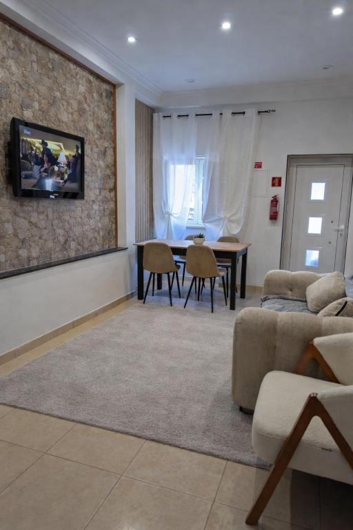 Leonor Home