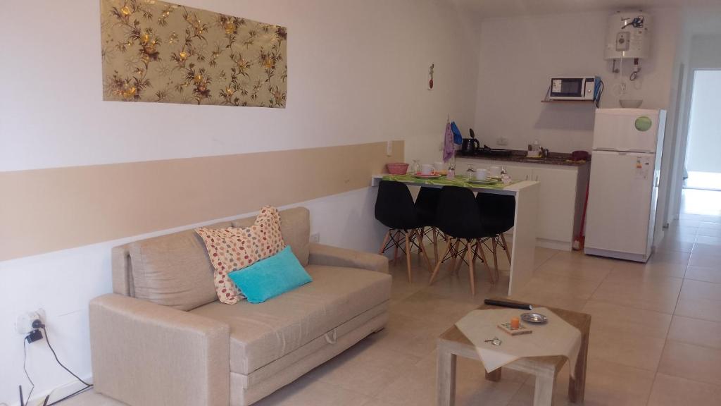 a living room with a couch and a table at San Jose Termas in Federación