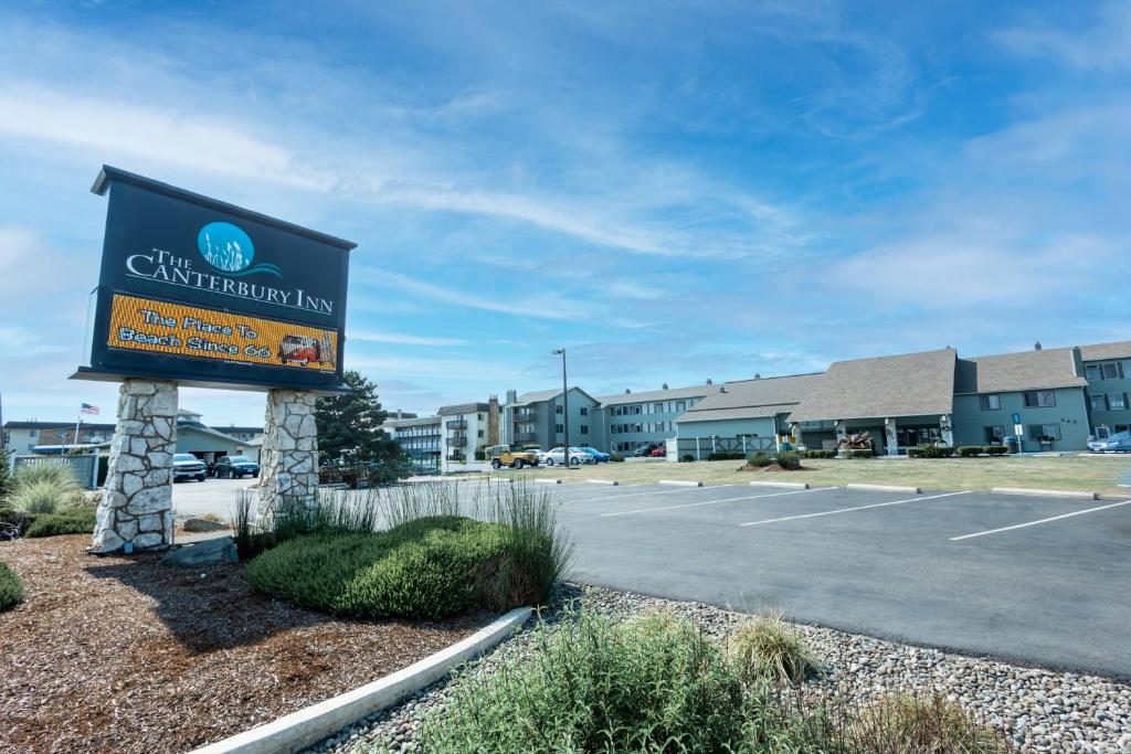 a sign in a parking lot in front of a hotel at Canterbury Inn in Ocean Shores