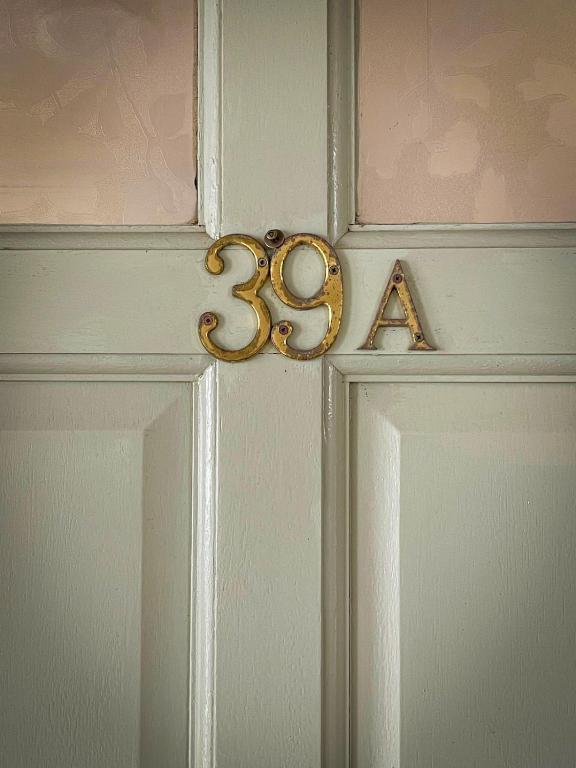 The Falcon's Nest - Stylish Central Apartment 2