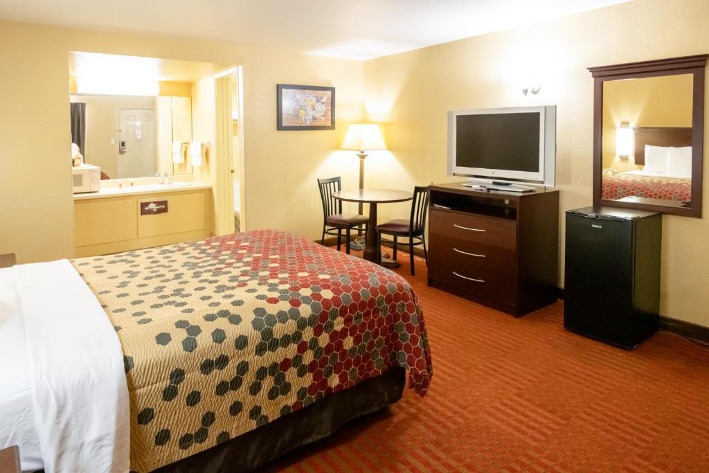 Econo Lodge McAlester - Habitación Con Cama Grande - No Fumadores