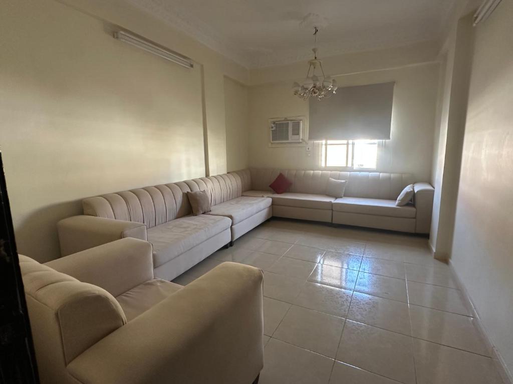 AL EAIRY FURNISHED APT AL MADINAH 3