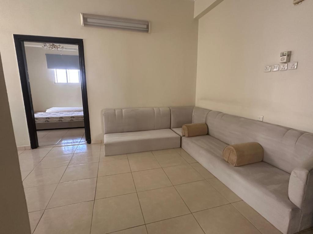 AL EAIRY FURNISHED APT AL MADINAH 3