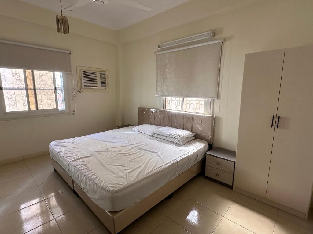 AL EAIRY FURNISHED APT AL MADINAH 3