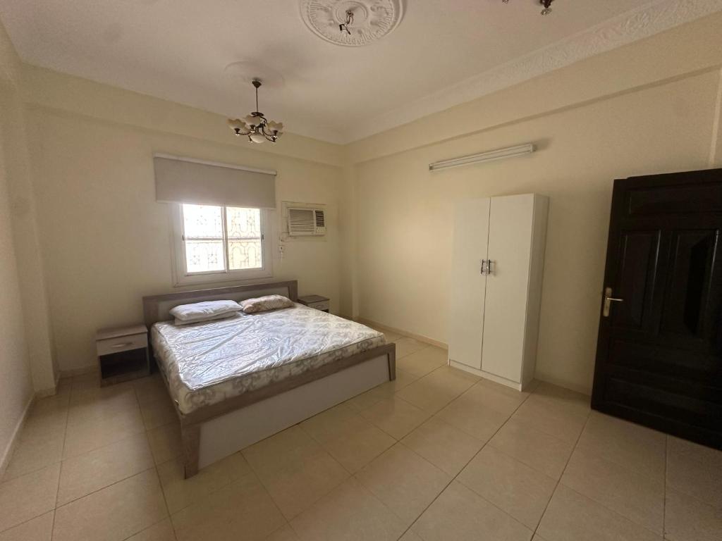 AL EAIRY FURNISHED APT AL MADINAH 3