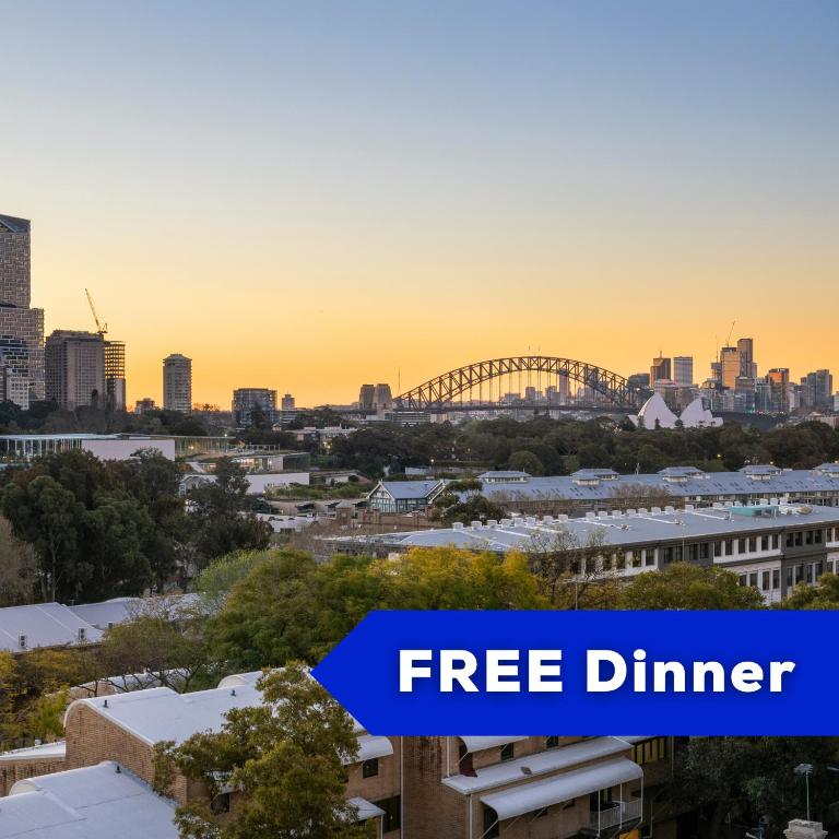 a view of the sydney skyline with the sydney harbour bridge at Potts Point Budget Stay - Near Kings Cross Station - Self Check-in in Sydney