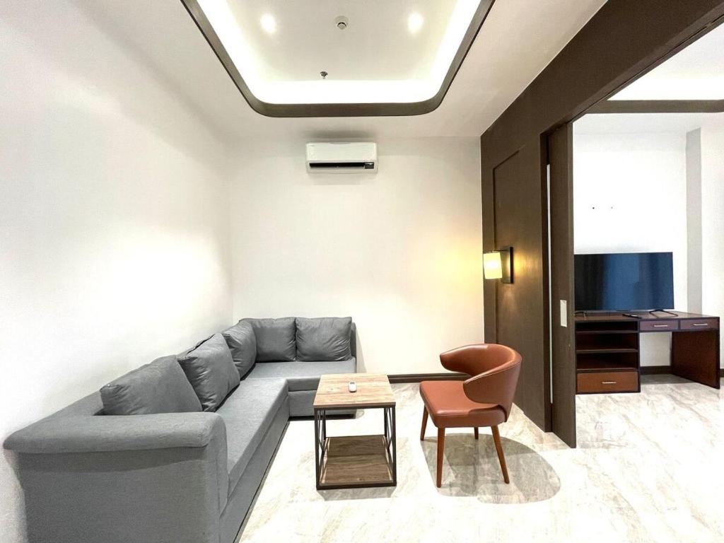 a living room with a couch and a table at Viewtiful Elegant 16th Floor 1BR Getaway 1Euphoria in Angeles
