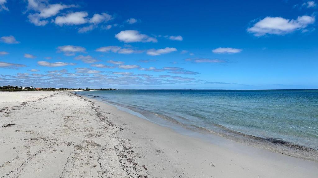 a beach with a blue sky and the ocean at Wandju Villa in Geographe