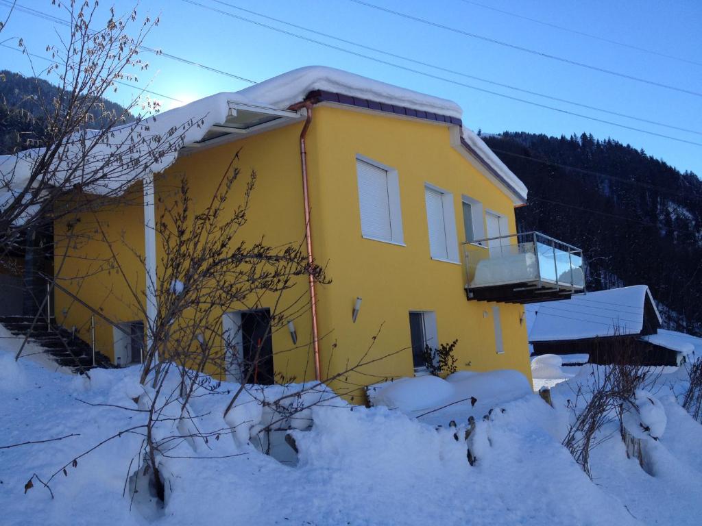 Bijouswiss " Yellow House" v zimě