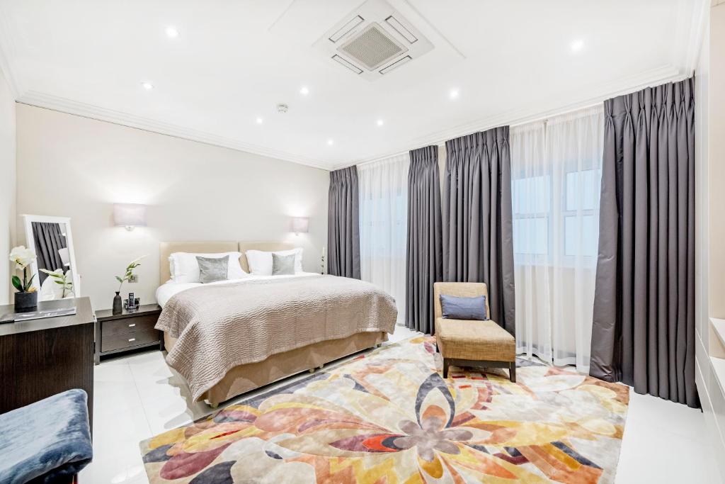 130 Queen's Gate Apartments - One-Bedroom Apartment