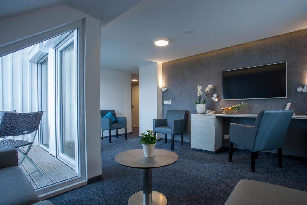 TV a/nebo společenská místnost v ubytování Ebner - Boutique-Hotel & Konditorei