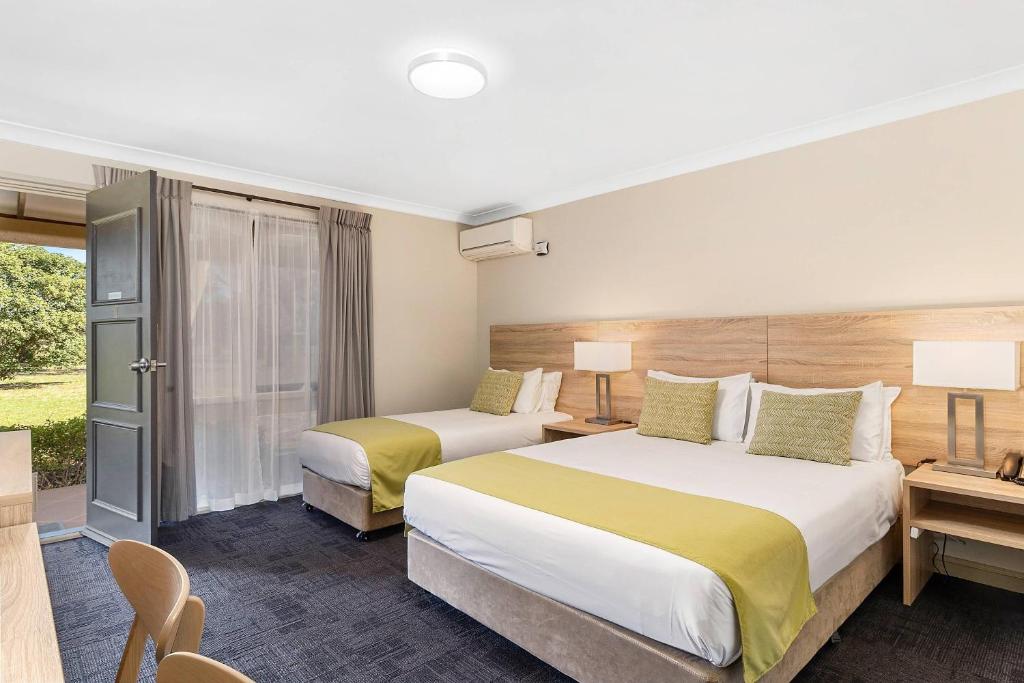Quality Inn Carriage House - 